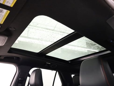 Used 2025 Ford Explorer ST-Line w/ Premium Package image 31