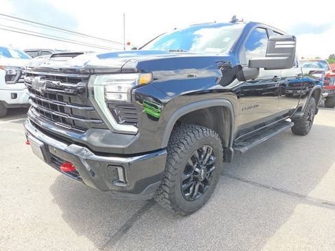 Used 2025 Chevrolet Silverado 2500 LT w/ Trail Boss Package AWD/4WD image 2