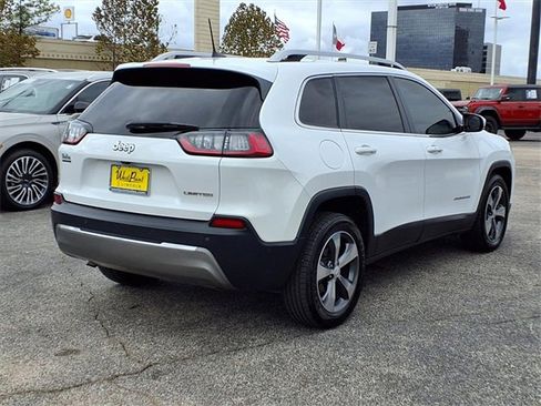 Used 2019 Jeep Cherokee Limited w/ Luxury Group image 2