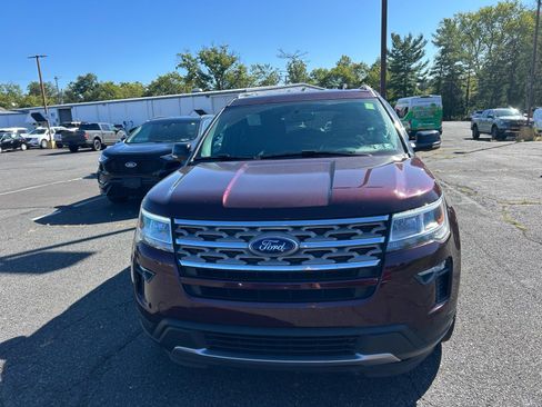 Used 2018 Ford Explorer XLT w/ Equipment Group 201A AWD/4WD image 2