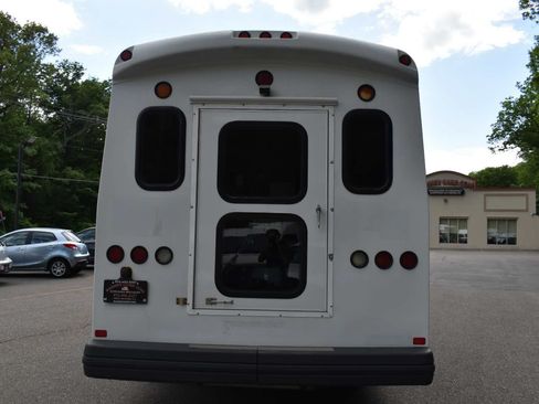 Used 2017 Chevrolet Express 4500 w/ Shuttle Bus Package RWD image 5