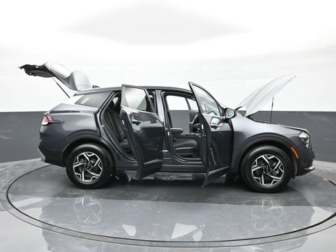 Used 2023 Kia Sportage LX image 47