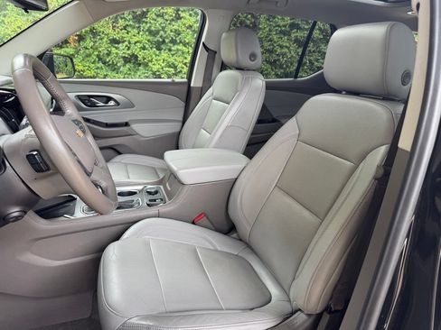 Used 2020 Chevrolet Traverse Premier FWD image 11