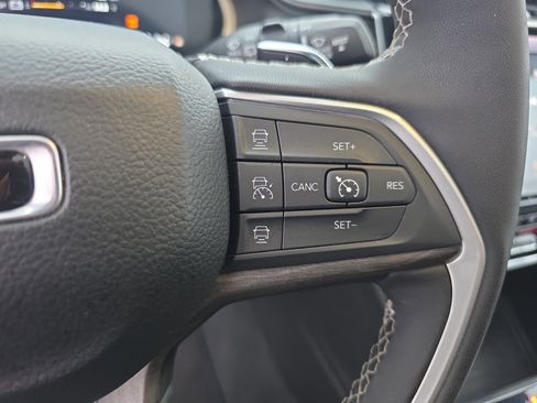 Used 2024 Jeep Grand Cherokee L Limited w/ Luxury Tech Group II image 21