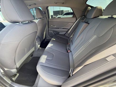 Used 2024 Hyundai Elantra SEL w/ Convenience Package image 13
