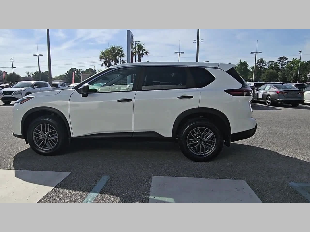 Used 2025 Nissan Rogue S FWD image 28