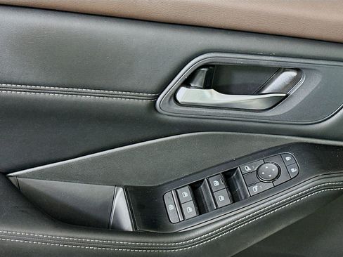 Used 2023 Nissan Rogue SV w/ SV Premium B Package image 15