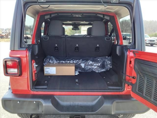 Used 2025 Jeep Wrangler Unlimited Sport AWD/4WD image 8