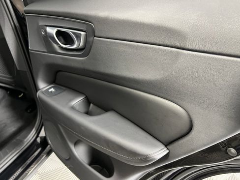 Used 2025 Volvo XC60 B5 Plus image 31