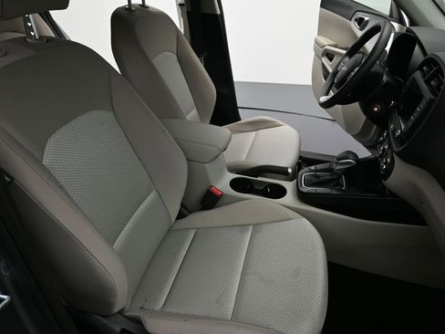 Used 2025 Kia Soul LX FWD image 7