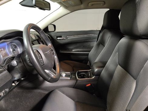 Used 2018 Chrysler 300 Touring RWD image 17