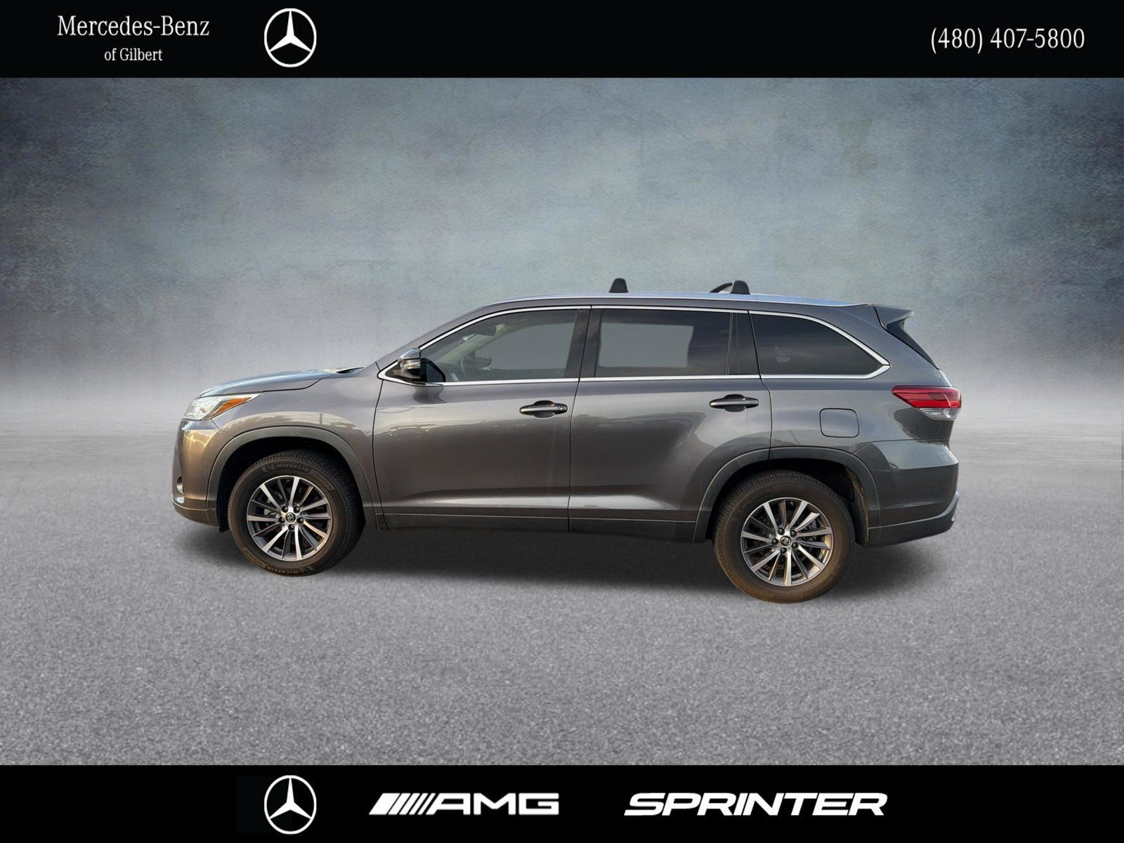 Used 2019 Toyota Highlander XLE FWD image 3