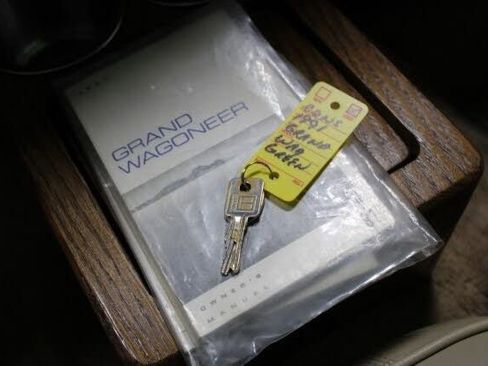 Used 1991 Jeep Grand Wagoneer image 24