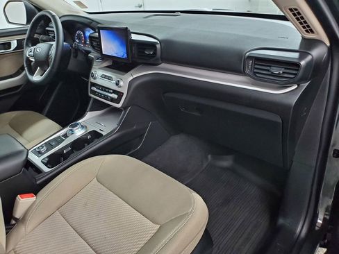 Used 2023 Ford Explorer XLT image 11