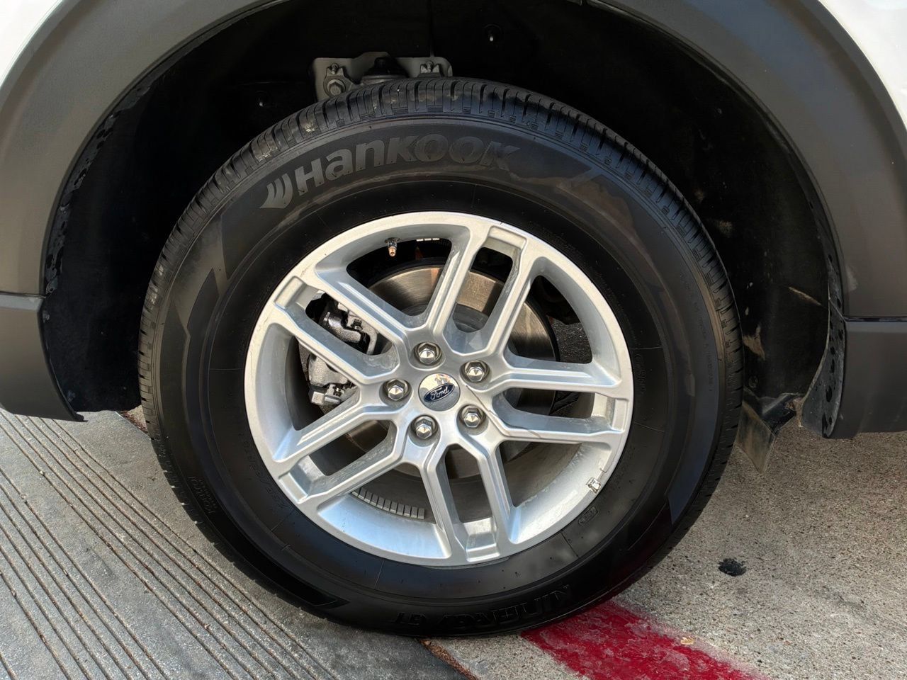 Used 2026 Ford Explorer Active RWD image 9