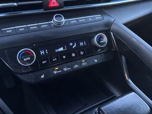 Used 2022 Hyundai Elantra Limited image 25
