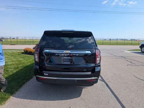 Used 2022 Chevrolet Suburban LT w/ Luxury Package AWD/4WD image 9