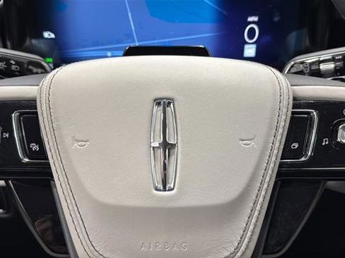 Used 2025 Lincoln Aviator AWD image 28
