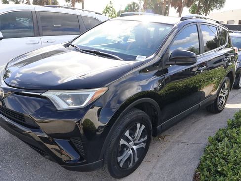 Used 2018 Toyota RAV4 LE image 2