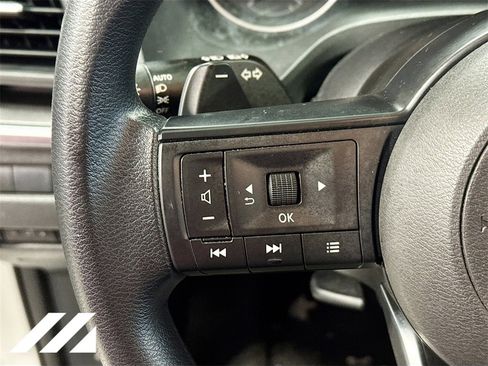 Used 2024 Nissan Rogue SV image 12