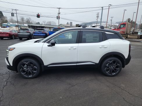 New 2026 Nissan Kicks SR image 5