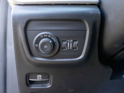 Used 2023 Jeep Grand Cherokee Limited w/ Black Appearance Package AWD/4WD image 16