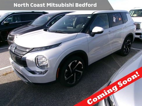 Used 2024 Mitsubishi Outlander SE Black Edition image 1