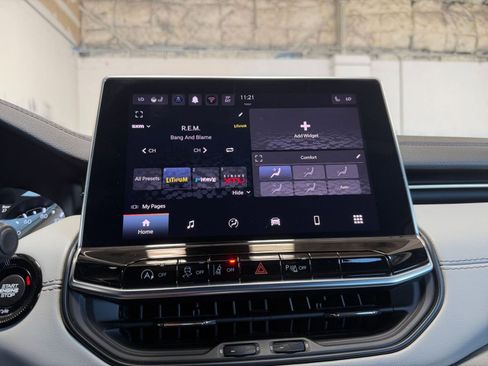 Used 2025 Jeep Compass Limited image 21