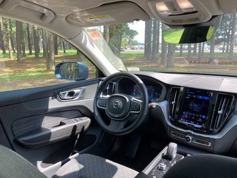 Used 2023 Volvo XC60 B5 Core image 24