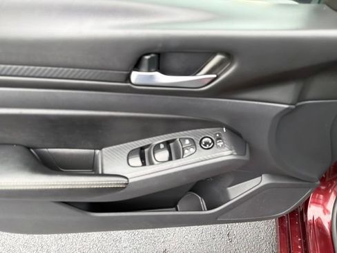 Used 2024 Nissan Altima 2.5 SV FWD image 12