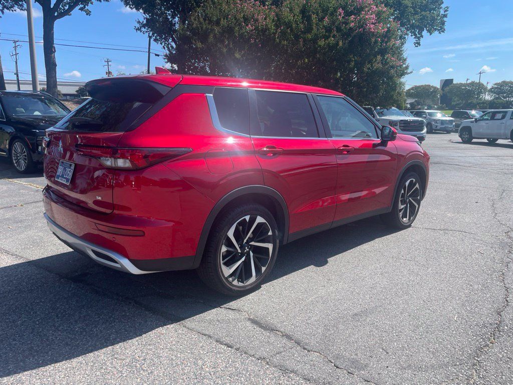 Used 2024 Mitsubishi Outlander SE FWD image 4
