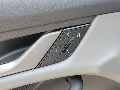 Certified 2025 Porsche Taycan AWD/4WD image 25
