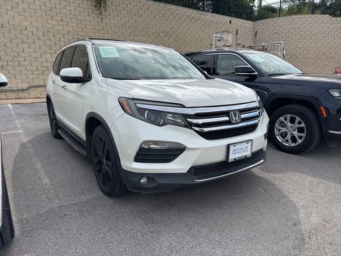 Used 2017 Honda Pilot Elite image 2