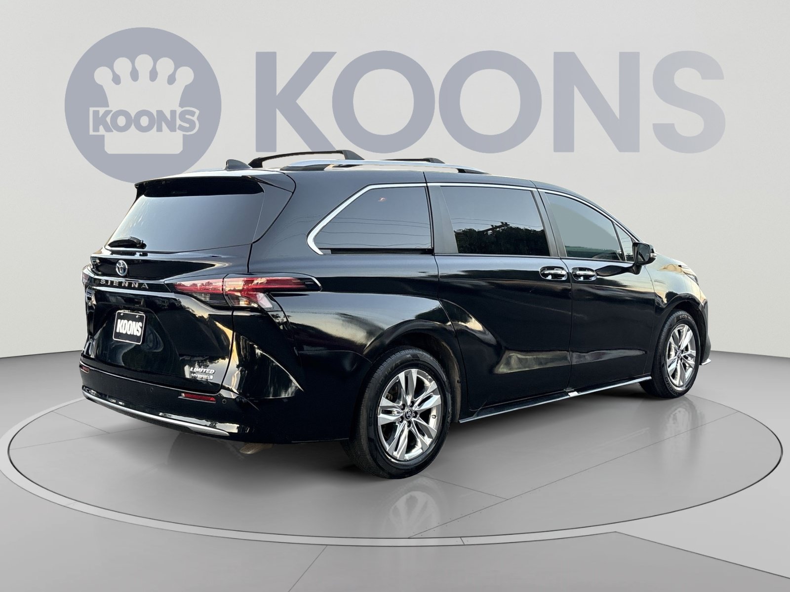 Used 2023 Toyota Sienna Limited AWD/4WD image 7