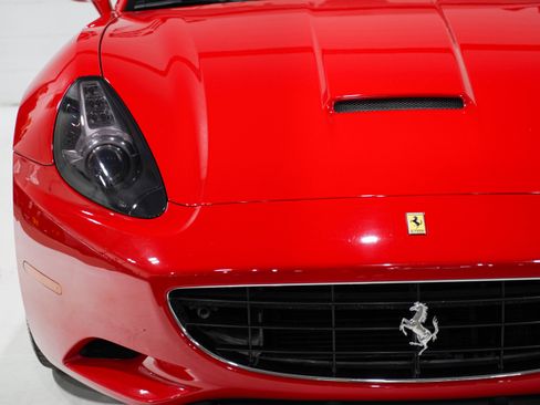 Used 2009 Ferrari California RWD image 27