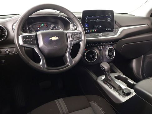 Used 2025 Chevrolet Blazer LT AWD/4WD image 2