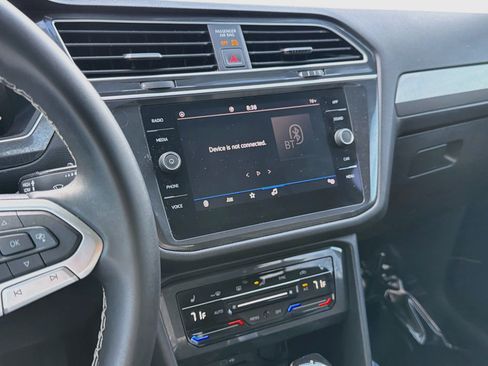 Certified 2024 Volkswagen Tiguan SE w/ Panoramic Sunroof Package FWD image 30