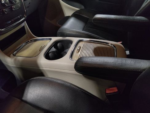 Used 2017 Dodge Grand Caravan SXT image 26