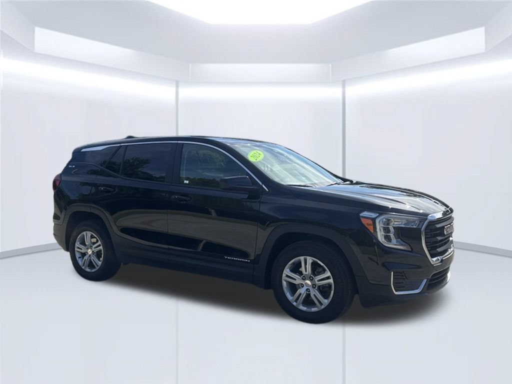 Used 2024 GMC Terrain SLE FWD image 3