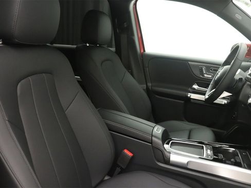 New 2025 Mercedes-Benz GLB 250 image 9