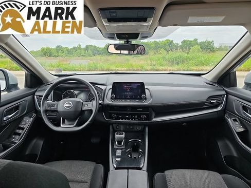 Used 2025 Nissan Rogue SV FWD image 19