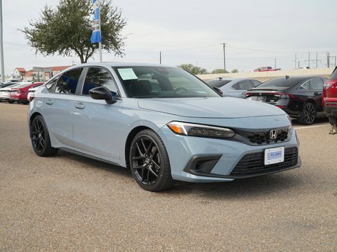 Used 2023 Honda Civic Sport image 3