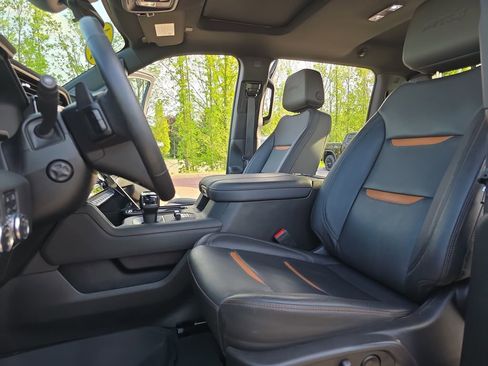 Used 2024 GMC Sierra 1500 AT4 w/ Technology Package AWD/4WD image 15