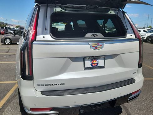 Used 2023 Cadillac Escalade ESV Premium Luxury AWD/4WD image 15