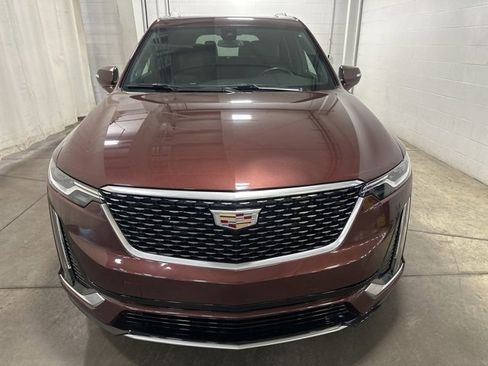 Used 2023 Cadillac XT6 Premium Luxury image 2