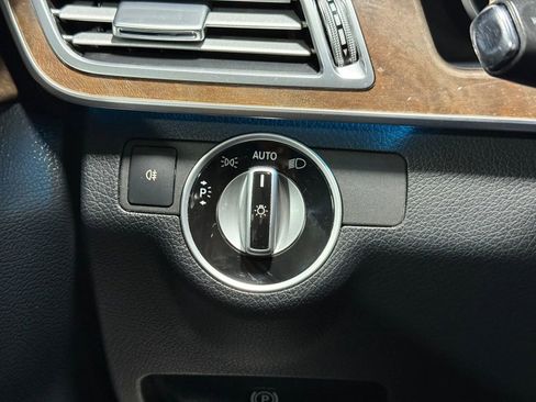 Used 2014 Mercedes-Benz E 350 4MATIC Sedan image 25