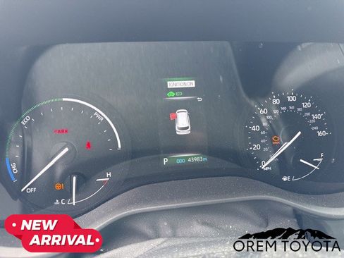 Used 2022 Toyota Sienna XLE w/ XLE Plus Package image 14