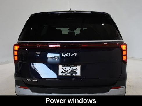 Used 2025 Kia Carnival FWD image 6