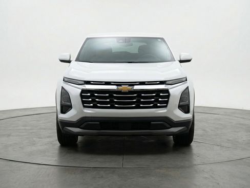 Used 2025 Chevrolet Equinox LT image 2