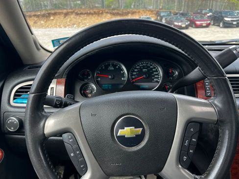 Used 2011 Chevrolet Avalanche LTZ AWD/4WD image 14